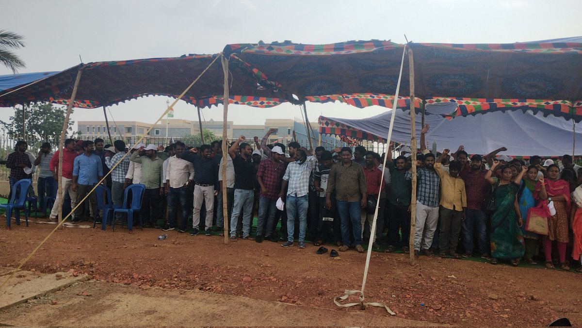 JPSWELFAREKMM's tweet photo. ఖమ్మం జిల్లా కేంద్రంలో 14 వ రోజు జూనియర్ పంచాయతీ కార్యదర్శుల సమ్మె. @tpsf2019 #Jps_Ops_regulirisation #JPSRegularisation #JPS_OPS_Regularisation https://t.co/TfsF2R5eAP