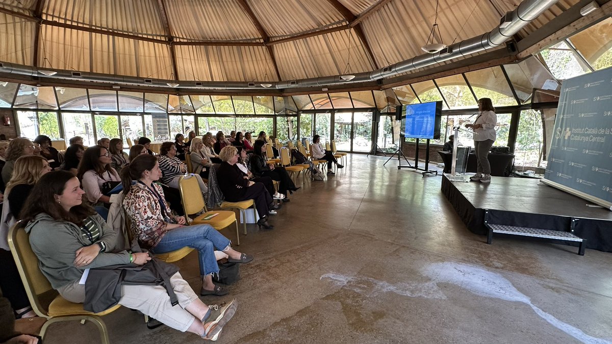 icscatcentral's tweet photo. 🗣️La responsable de l’Àrea d’Atenció a la Ciutadania de la Direcció Estratègica i de Qualitat de l’@icscat, Marga Garcia, fa la cloenda de la jornada amb un clam a la formació i professionalització dels administratius sanitaris: “Estem posant aquesta figura professional al mapa”. https://t.co/P2kJk83gxK