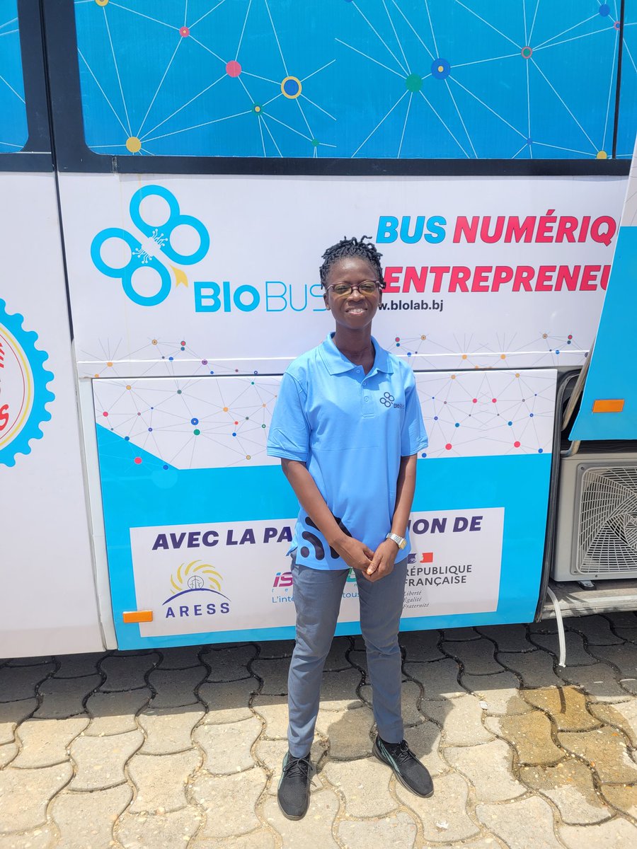 DAuxiliatrice's tweet photo. Nous y sommes le #BloBUS au SENIA ça parle de la #démocratisation_du_numérique de #iA
@BLOLAB_BENIN
#SENIA
#waseho
#Ministère_dunumeriqueetdeladigiti https://t.co/wgHdItweif