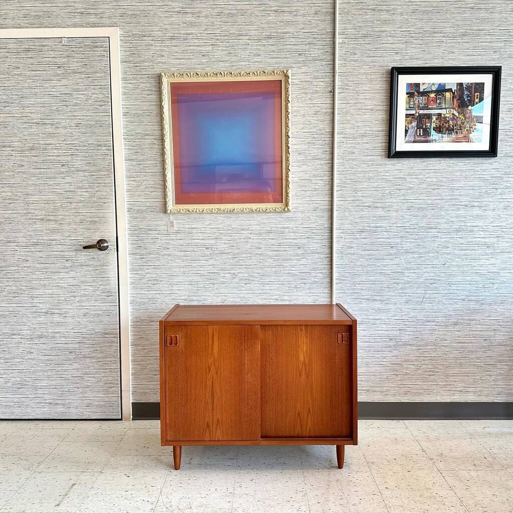 Lovely compact Danish teak media unit on legs. Internal adjustable shelf. Harder to find size. 

✅ 🇨🇦 wide shipping
✅ Refunds for 7 days on full priced, non-custom furniture.
✅ Restoration services
✅ Shop in store or online at vintagehomeboutique… instagr.am/p/CsGi4BMggxc/