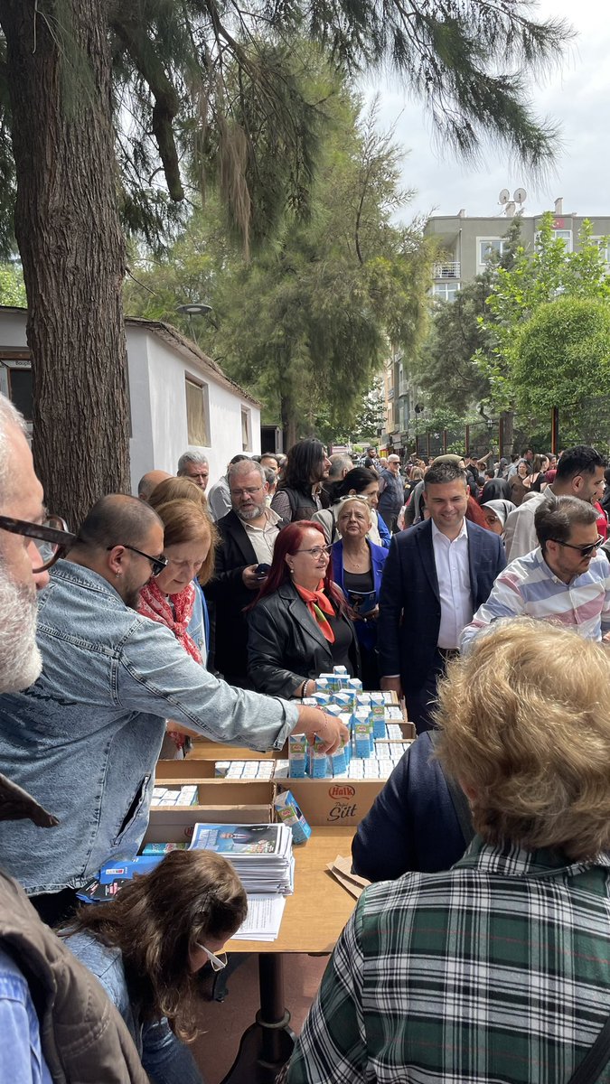 Bugün, Kuşadası İlçe Başkanımız <a href="/behcetalp/">Behçet ALP</a> ve Yönetim Kurulu Üyelerimiz ile Manisa Milletvekili Adayımız Sn. @adaykavaf birlikte Manisa’da saha çalışmalarımızı gerçekleştiriyoruz. 

Damga CHP ‘ye !
DEVA Meclise !

Birleşe Birleşe Kazanacağız🫶