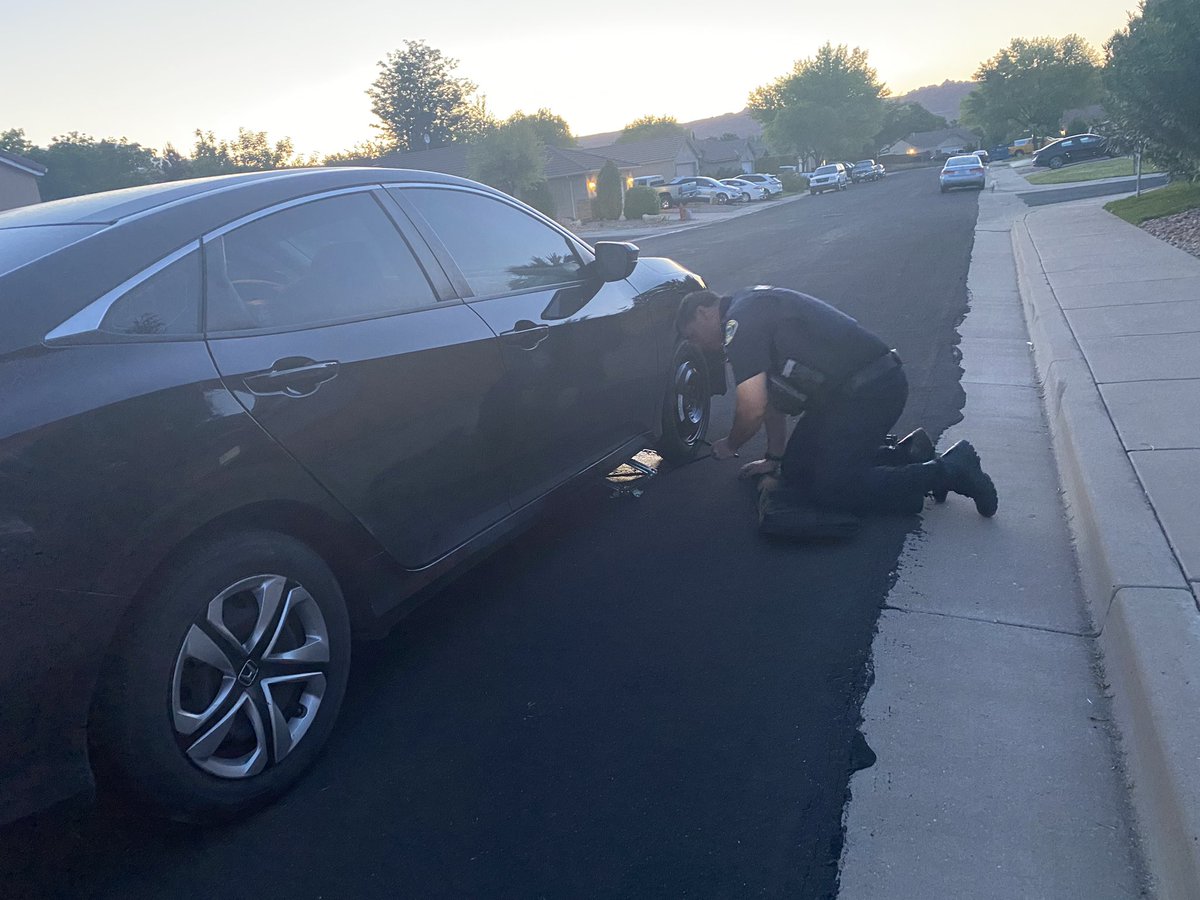 This morning while patrolling, our new officer, B. Peluffo, observed a vehicle on the side of the road with it's hazard lights on. A young female had blown a tire and needed assistance. 

As you can see, Ofc. Peluffo jumped right in to help. 

#SCIPD #community #patrol