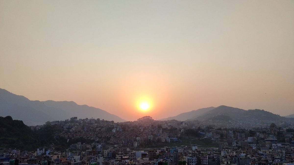 LekhnathPathak's tweet photo. Beautiful #Sunset as seen from my house. #KathmanduSunset https://t.co/EKKsNk9TCc