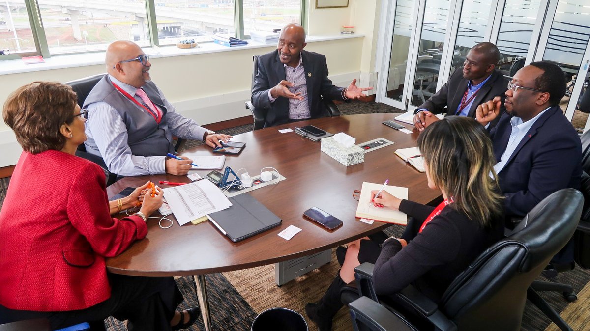 TheStarKenya's tweet photo. Radio Africa Group team led by COO Martin Khafafa pays a courtesy call on @DTBKenya CEO Nasim Devji, Chief of Staff Farouk Khimji and Head of Corporate Communications Azmaira Thobani at their offices on Mombasa Road on May 11.

📸 WINNIE WANJIKU https://t.co/kQC9JE9XGg
