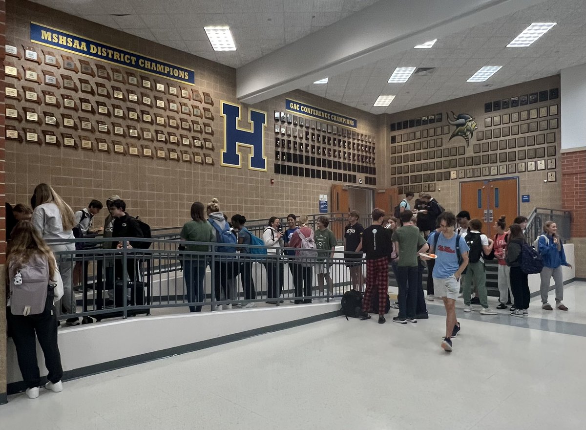 hfavis42's tweet photo. Shoutout to Mrs. Katie Boesch and Mrs. Belle Schultz for going above and beyond the call of duty by providing breakfast to their students at taking the AP World Exam today! #unmatcHed @FHVikings https://t.co/D7gpbDrgw4