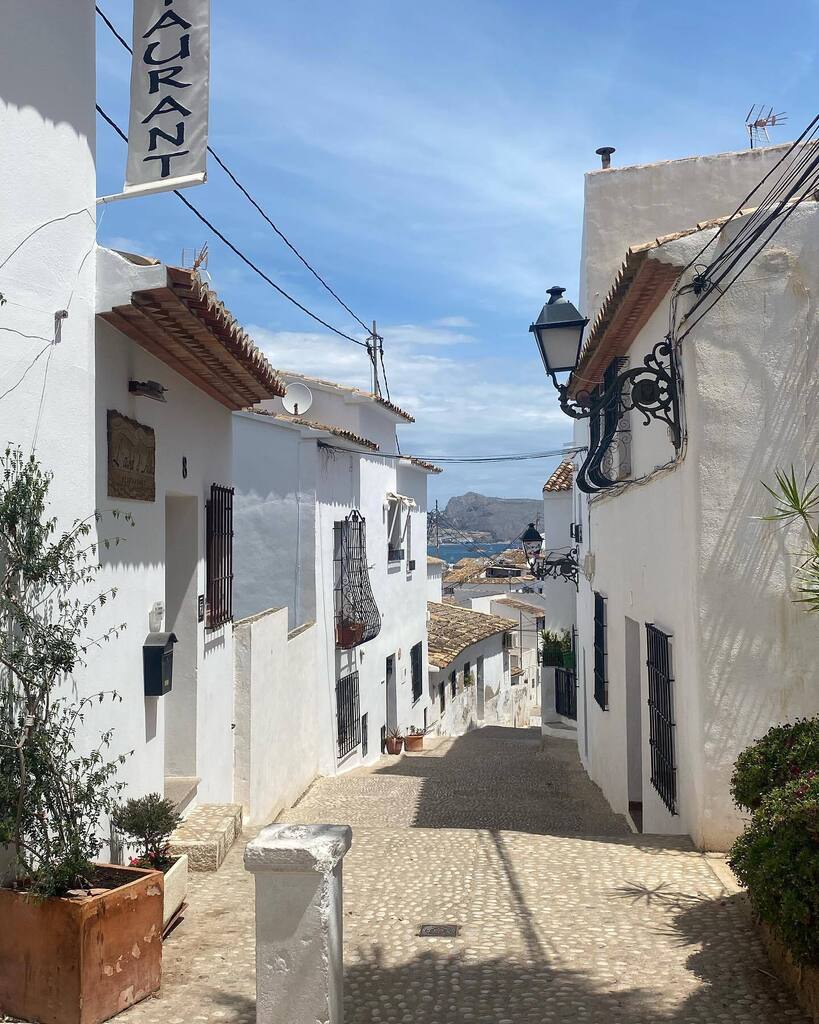 TheWordBirdSM's tweet photo. Pretty Altea. Now a quick trip on the tram from Denia. 
.
.
.
#costablanca #daytrip #denia #altea #photodump https://t.co/Jl1zoEuDvS https://t.co/AxIE14NBZT
