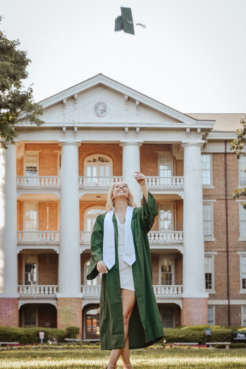 kimw_murphy's tweet photo. Shouting happy birthday and congratulations to our 2023 college graduate! 🎉🎂#wpu #loveher https://t.co/MX4KNQALK6