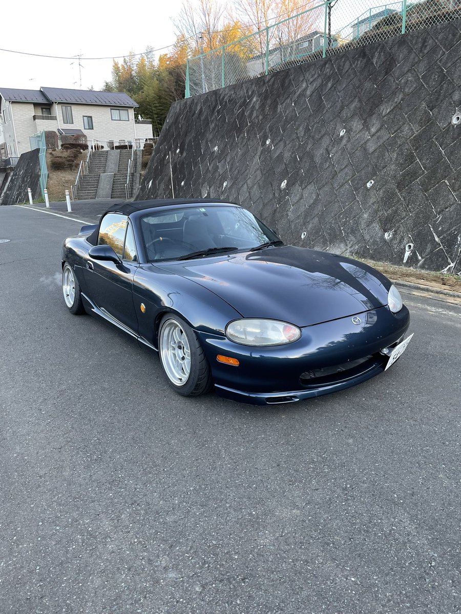 kentarosupeking's tweet photo. nbロードスター売ります。
6mt
126000km
ボディかなり綺麗です。
四点式ロールゲージ
スパルコセミバケ
中間、ストレート、リアピース平井自動車ストレートマフラー
減衰調整コントローラー付き車高調

今なら込み込み70万！！
#車売ります
#ロードスター https://t.co/LFBY3mu9Vf
