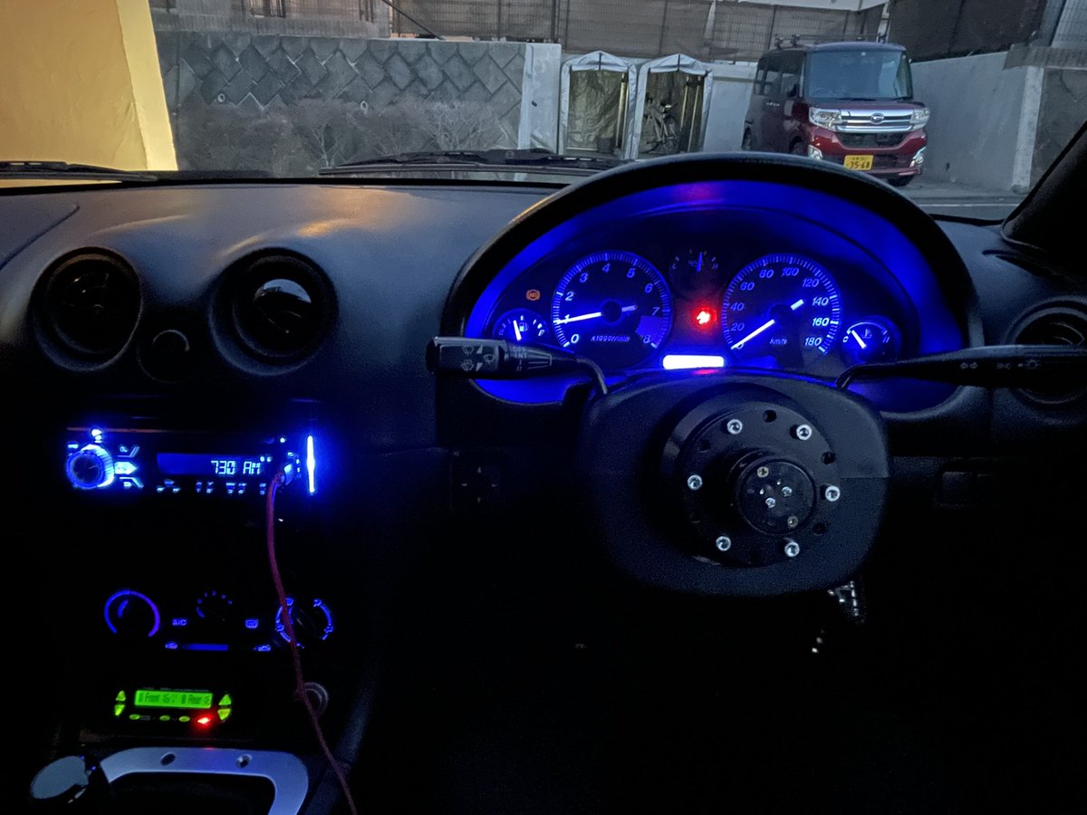 kentarosupeking's tweet photo. nbロードスター売ります。
6mt
126000km
ボディかなり綺麗です。
四点式ロールゲージ
スパルコセミバケ
中間、ストレート、リアピース平井自動車ストレートマフラー
減衰調整コントローラー付き車高調

今なら込み込み70万！！
#車売ります
#ロードスター https://t.co/LFBY3mu9Vf