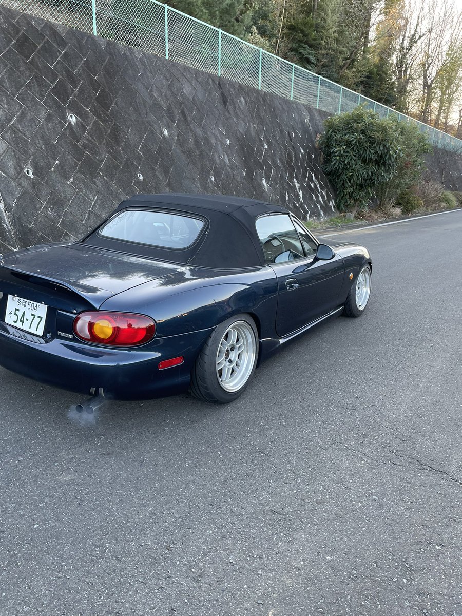 kentarosupeking's tweet photo. nbロードスター売ります。
6mt
126000km
ボディかなり綺麗です。
四点式ロールゲージ
スパルコセミバケ
中間、ストレート、リアピース平井自動車ストレートマフラー
減衰調整コントローラー付き車高調

今なら込み込み70万！！
#車売ります
#ロードスター https://t.co/LFBY3mu9Vf