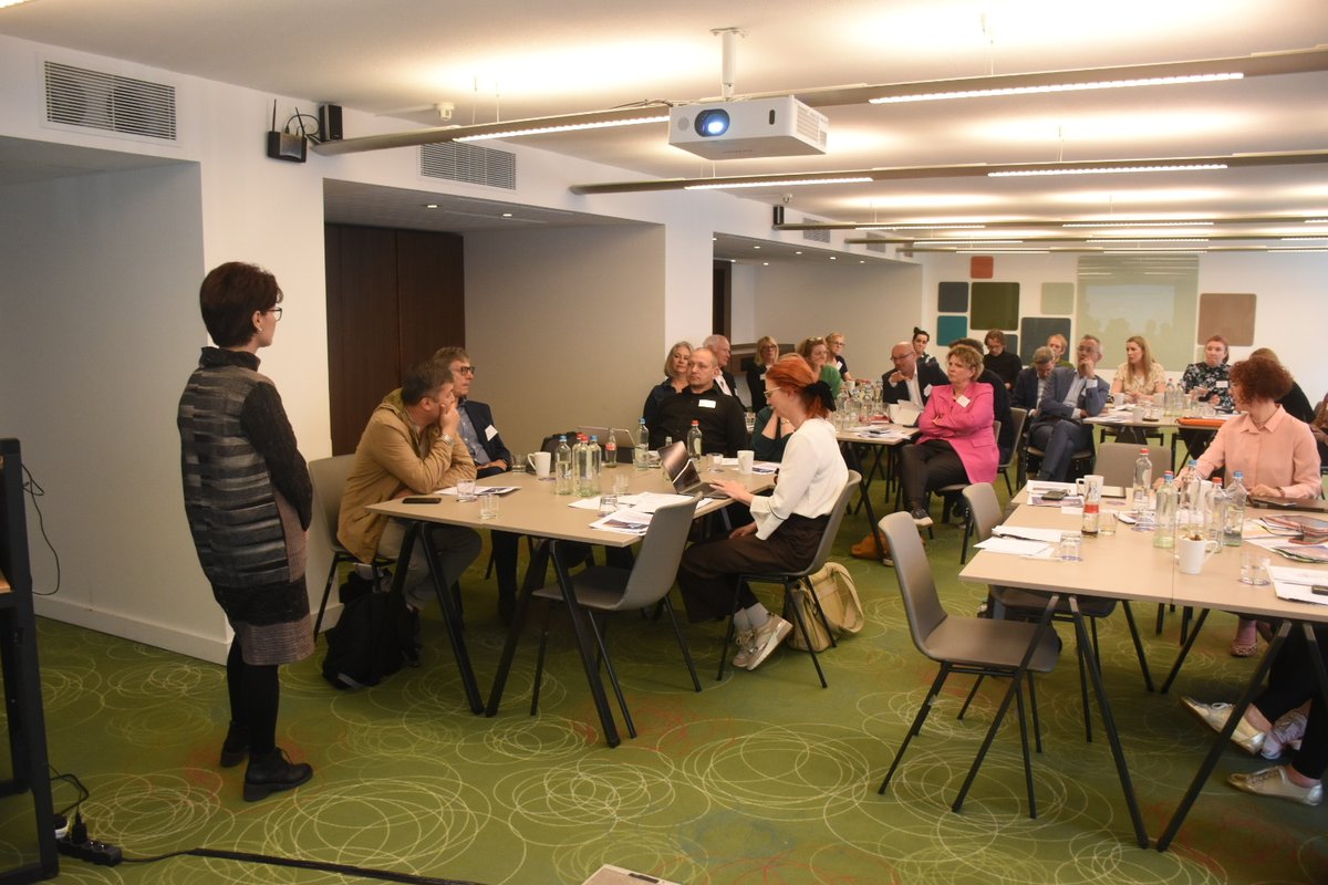 MyEADL's tweet image. Just before lunch, we heard from Alexandra Mihai, who discussed collaborative practice, the key to sustainable learning design.

Alexandra will now host a workshop where delegates can get hands-on with storyboarding as a learning design technique.

#learningdesign #Sustainability