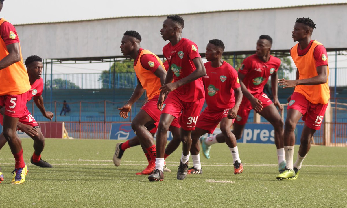 KarfamoriahFoot's tweet photo. Des sourires et motivations ce matin à l'entraînement avant le match de demain contre le Manden FC de Siguiri pour la clôture de la phase aller du championnat #ligue2pro
#KFCMFC
#Journée13
#karfamoriahFC
#KFC 
#Noussommes🟢⚪️ https://t.co/AuAYsDIzPl