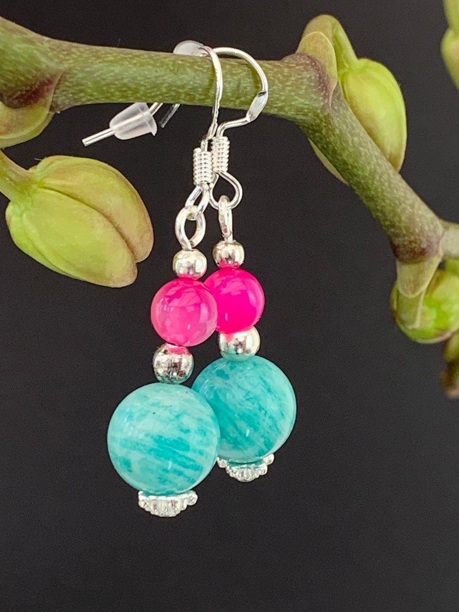 EarringsOfGem's tweet photo. Green amazonite and pink agate drop earrings with 925 sterling silver hooks. Available via Etsy. #madeinwales #greenamazonite #pinkagate #925sterlingsilver #gemstoneearrings #giftsforher
https://t.co/ArdVhCBYo0 https://t.co/LDCJ0qCAUf