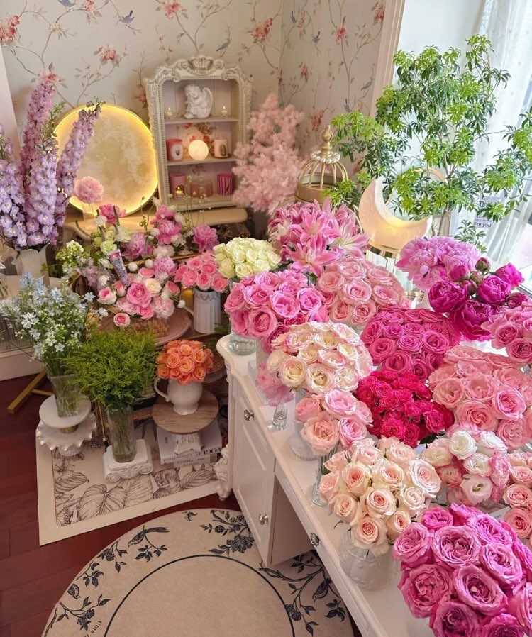 on Twitter "flowers make me so happy"