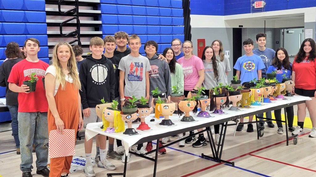 GabrielOberlin's tweet photo. Mrs Hartzog with a group of eighth grade Plant Science and Technology students demonstrating growth mindset at the art show. Just another example of staff #collaboration Patrick Henry Local Schools #PHStrong #aboveandbeyond #STEAM https://t.co/BUY14r4oG9