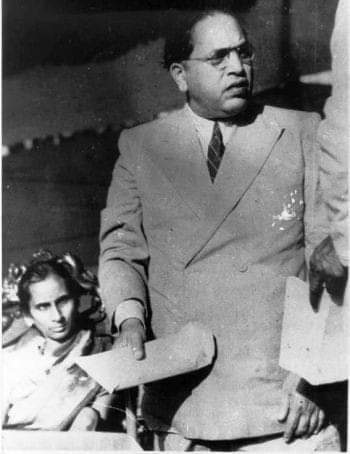 Aditiganjapurk1's tweet photo. संविधान कितीही चांगलं असलं तरी,
 ते राबवणारे हात चुकीचे असतील तर,
 त्यांच्या हातुन चांगले काम होणार नाही.

डॉ. बाबासाहेब आंबेडकर.
संविधान सभा,२५ नोव्हेंबर १९४९ https://t.co/B6xyT70CmY