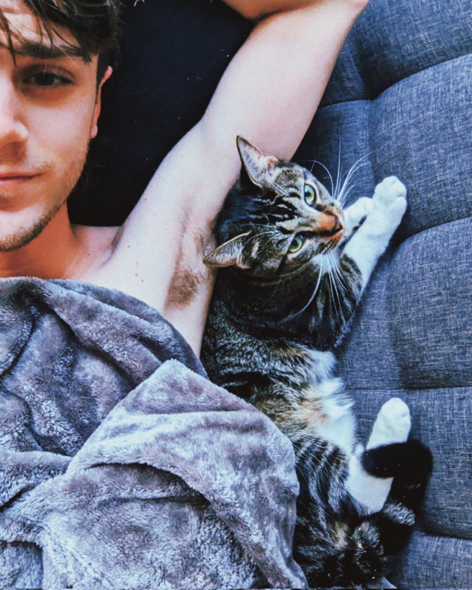 ttylrrr's tweet photo. A rare post feat. Artemis https://t.co/1IbZSP2PAI