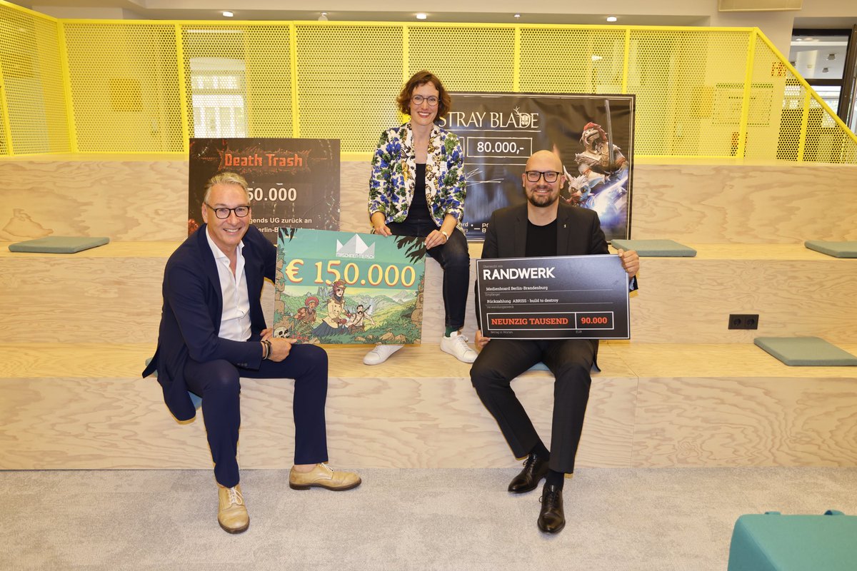 medienboard's tweet photo. 💥💰 4 x Scheck is Back für’s MBB! 4 erfolgreiche Spiele zahlen insg. 370.000 Förderung zurück - Glückwunsch, danke, weiter so! 💥 @randwerk / Abriss, @maschimensch / Curious Expedition 2, #CraftingLegends / @DeathTrash und @PointBlankG4mes / @straybladegame #MBBGamesSpring2023 https://t.co/kWfmWGaMJp