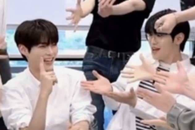 ktraefeed's tweet photo. congratulations to our #ZB1 newly announced leader, Sung Hanbin! 🙌🫶 Here's cheonanz in the announcement video!
#성한빈 #김태래 #SungHanbin #KimTaerae https://t.co/cWWWyxakjb