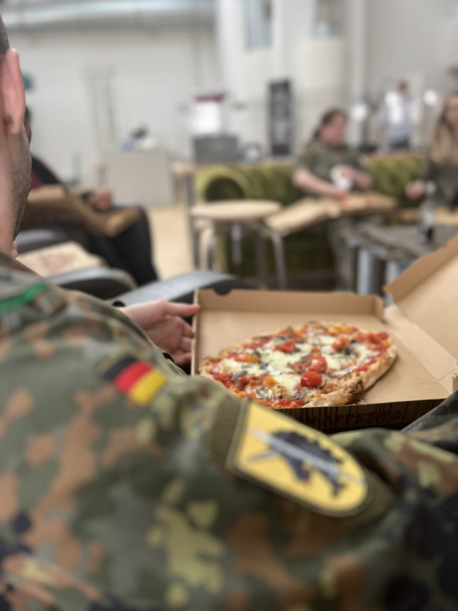 CIHBw's tweet image. Der erste Teil der #DOLOSChallenge ist vorbei. Die besten Ideen gehen am 21./22.06. in den Praxistest auf dem Truppenübungsplatz Wendisch-Evern. Allen teilnehmenden Startups, Nutzer:innen und Fachexpert:innen vielen Dank fur zwei tolle Tage.