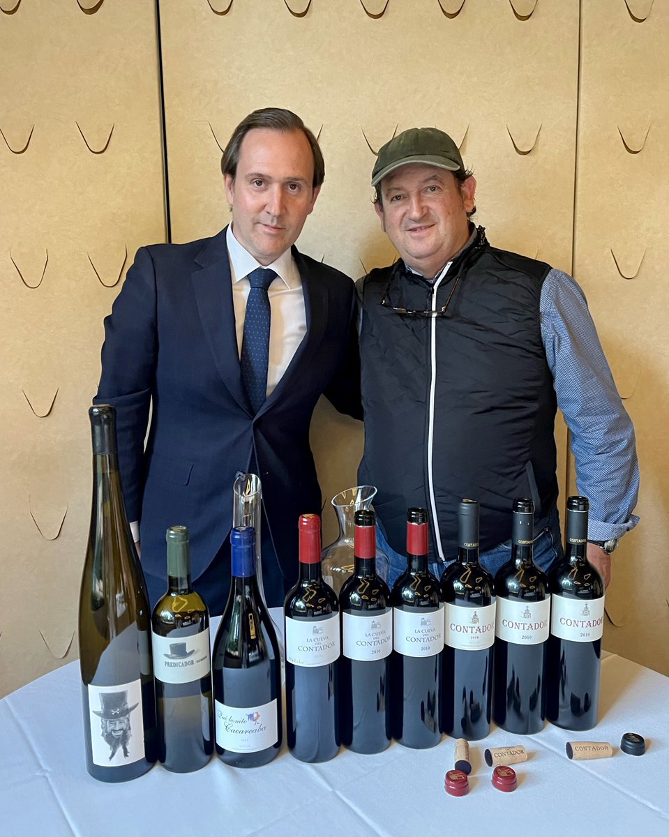 vilaviniteca's tweet photo. Ayer volvimos a disfrutar de una cena muy especial junto a Benjamín Romeo en el restaurante A’Barra de Madrid. Catamos algunos de sus fantásticos vinos acompañados de un excepcional menú creado por el chef Sergio Manzano. ¡Una noche única! https://t.co/gvl6IUSmpt
