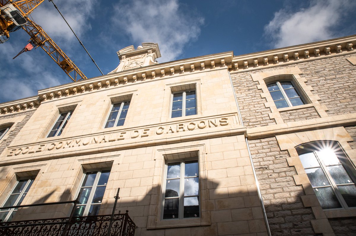 Le chantier d'extension-restructuration du <a href="/MuseeBH/">Musée Bonnat-Helleu</a> se poursuit.
Une visite était organisée, hier, pour la presse &amp; les élus, en présence de M. le Maire, <a href="/JreneEtchegaray/">Jean-René Etchegaray</a>, <a href="/yvesugalde/">Yves Ugalde</a>, adjt à la Culture, et <a href="/SophieCastel64/">Sophie Castel</a>, adjte en charge du Patrimoine culturel &amp; urbain.