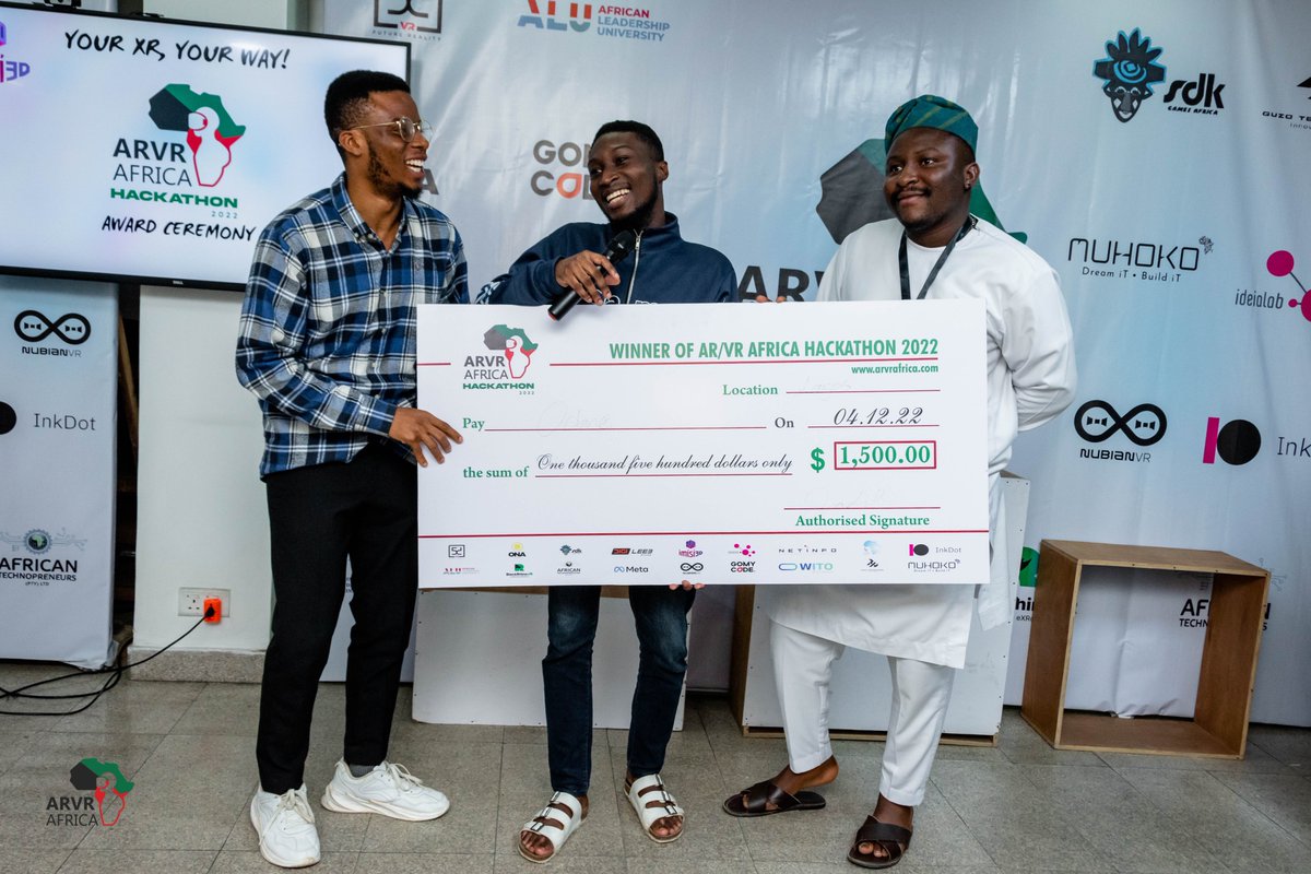 ARVRAfrica's tweet photo. To you reading, extraordinary potential lies within you✨
We hope this #Throwback inspires you to go big and chase your dreams.
We look forward to celebrating and sharing your own #dreamsturnedreality story 😇🎊🙏🏾
#xr #community #creationlab #lagos #xrsolutions https://t.co/0q6SdYQCwA