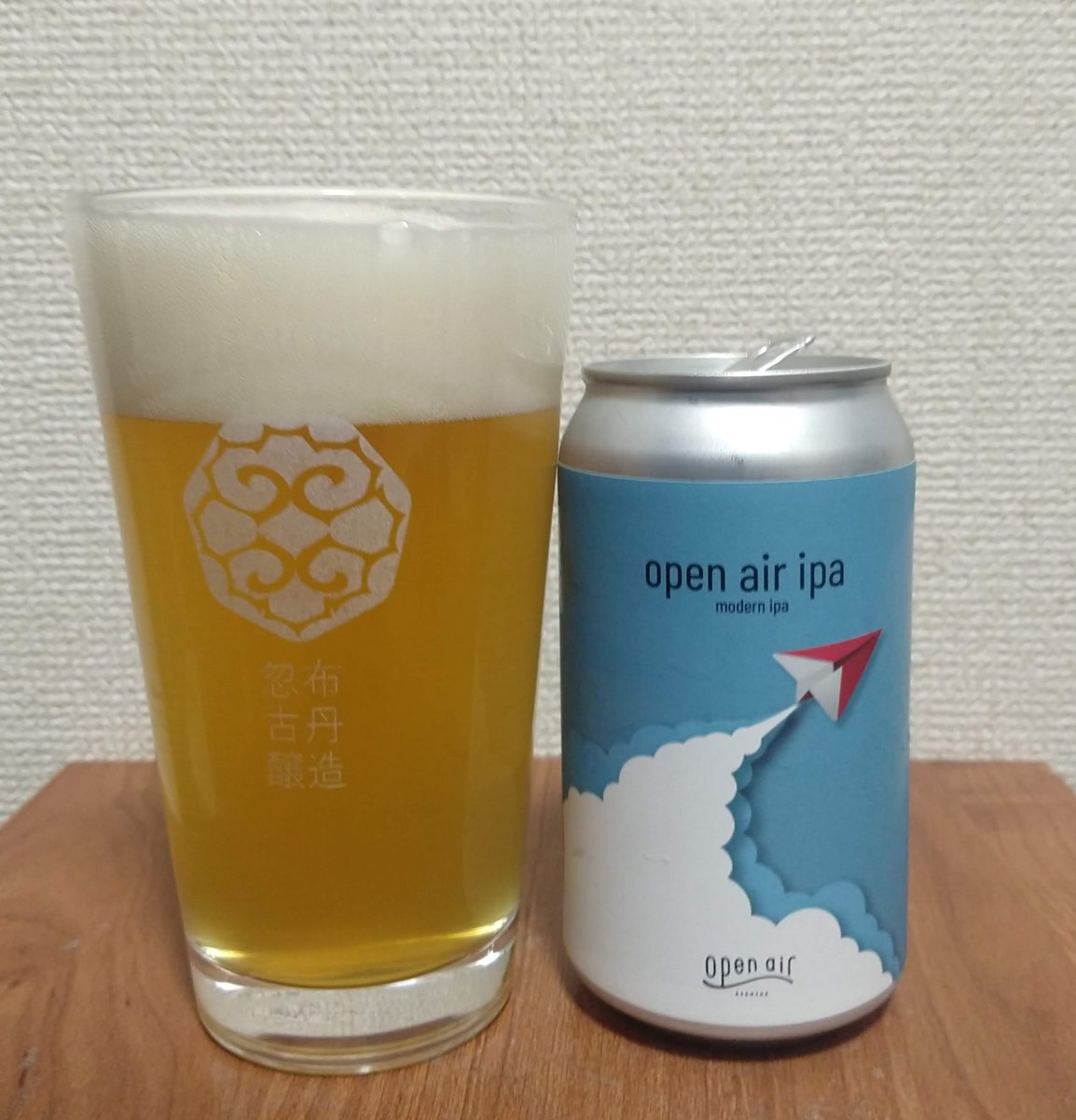 craftbeermate's tweet photo. openairipaは神戸の新しいブルワリーOpen Airが作るモダンIPA。5種類のホップで軽くて爽やかな味わいに仕上げられてる。缶には「蒼い空に引き寄せられたら」と書いてあり、まさにそんな気分になるビール。#openairipa #クラフトビール #神戸 #openair
https://t.co/SvbKcyMDZX https://t.co/L3vm1CTUdf