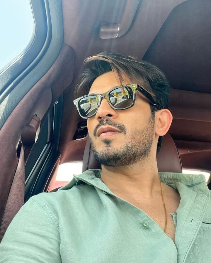 darling the handsome in #Doha have fun baby ❤🔥😚 @Thearjunbijlani #ArjunBijlani #Qatar #FIFAWorldCupQatar2022