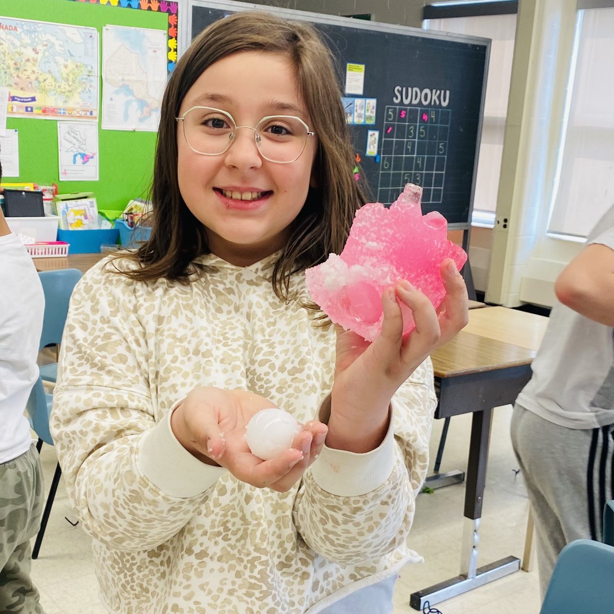 lobnafrench's tweet image. Salt &amp;amp; ice science experiment 🧪 How can we get the object out of  ice 🧊 critical thinking &amp;amp; problem solving with school age children! Way to go #plasp students #STEM 👏💙💛 @PLASP_CCS