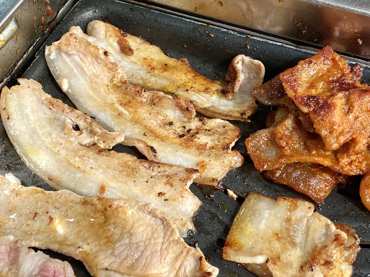 JA_quip's tweet photo. 🥓￼Mosim BBQ Korean Buffet  🇰🇷 ร้านบุฟเฟต์เกาหลีที่โคตรอร่อยยยยย 3,000% ( ˶  ᷇ 𖥦  ᷆ ˵ ) ใครสายเนื้อคือไม่ต้องห่วงเลย เนื้อหอมนุ่มไม่เหนียวเลย หมูคือดีทุกอย่างงง 🥙 อร่อยแบบหยุดไม่อยู่ ราคา 349+ แต่มีเมนูให้เลือกเยอะม๊ากก แบบ��ากกกก ꕤ*.゜ https://t.co/d3RvLhoTLh