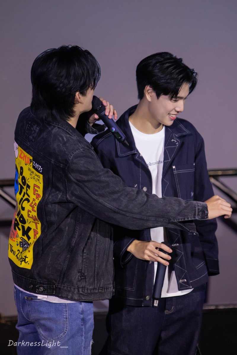 DarknessLight__'s tweet photo. มุมกล้องก็จะเขินนิดนุงงงงงงง 🙈

#MajorFandomxPondPhuwin
#แก๊งการ์เดียนส์ 
#ปอนด์ภูวินทร์
#ppnaravit
#phuwintang
@phuwintang @ppnaravit https://t.co/aJbuYyqh2s