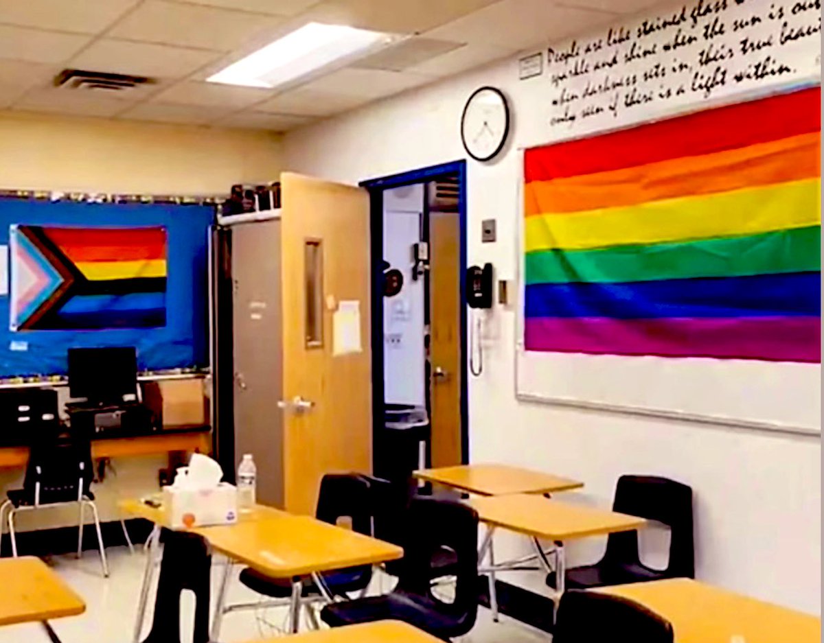 Sondeo Tuitero 

Está de acuerdo que llenen las aulas de los colegios con las banderas de la comunidad LGBTI?

NO: 🔄
SÍ: ♥️