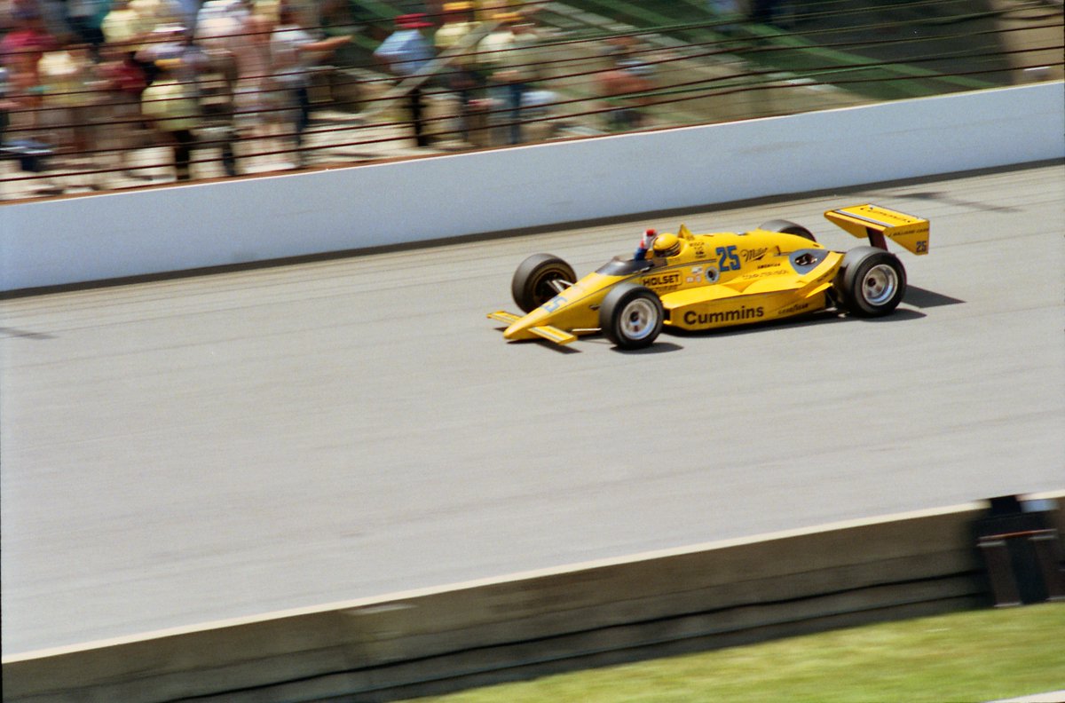 1987年インディ500。 アル・アンサーSr.はプラクティスでクラッシュ