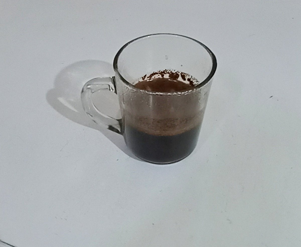 hanesya's tweet photo. Gelas ke tiga untuk hari ini.. Bersahabatlah wahai lambung.. Rasanya aku butuh caffein lebih banyak hari ini https://t.co/1UCUibZ3sh