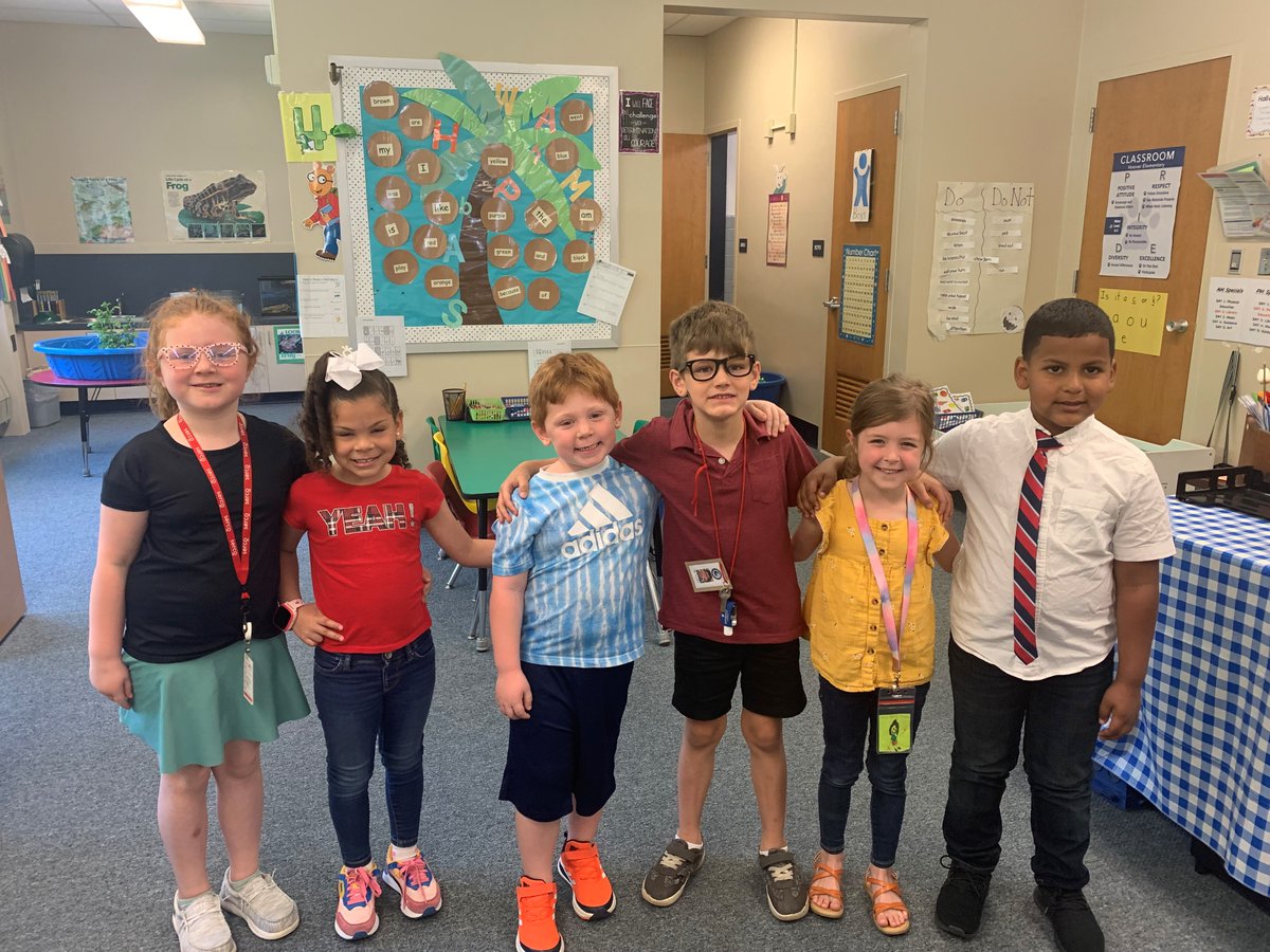 CampHillSD's tweet photo. DRESS LIKE YOUR TEACHER DAY... THE STUDENTS NAILED IT!!! https://t.co/lONXHq8w3o