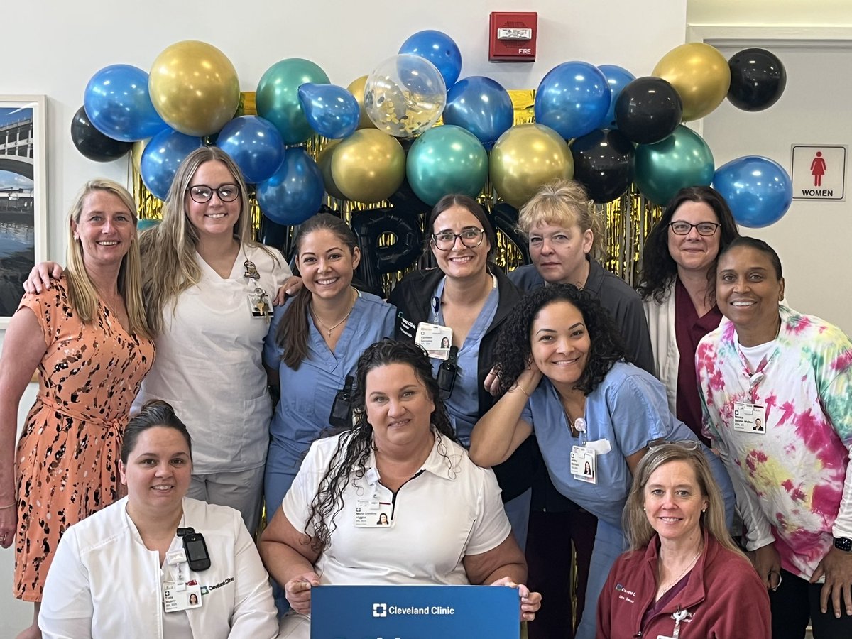 DarleneMorocco's tweet photo. World's best management team! These leaders are superstars and I am honored to serve them! Happy Nurse's Week! #cleclinicnurses @TimBarnettMD @MeredithLahl https://t.co/y5pzq6YTVM