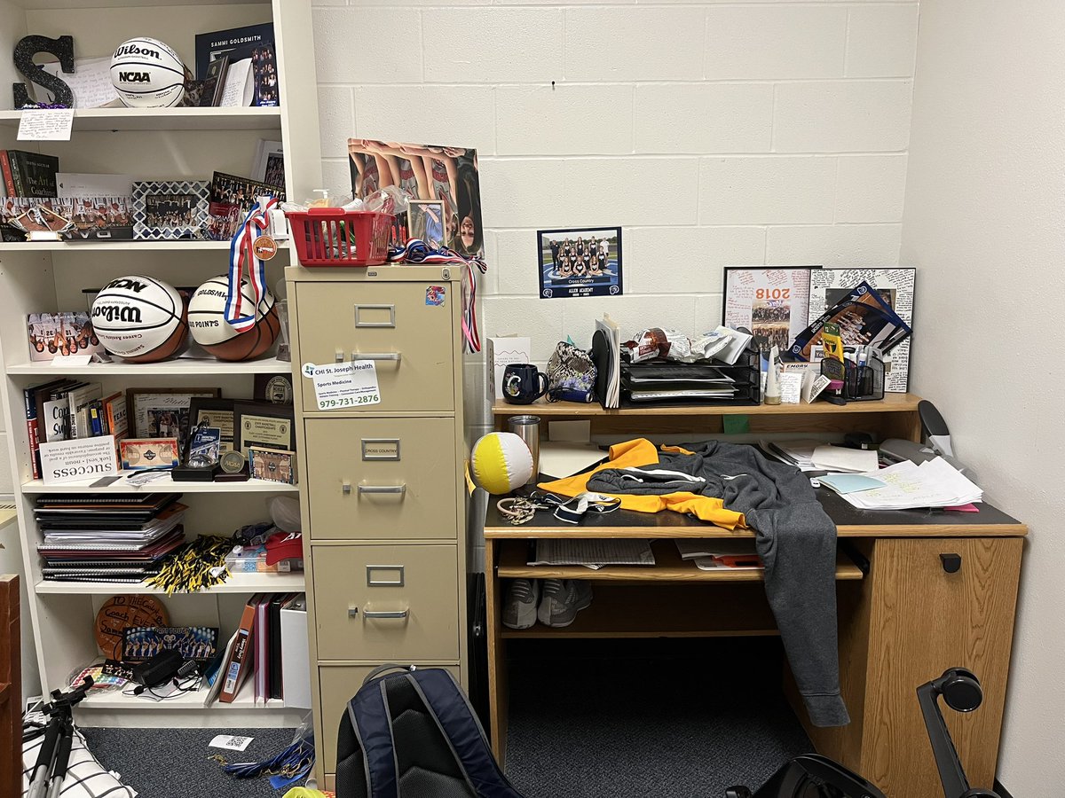 CoachSammiC's tweet image. Well… the #EDGE seniors definitely left their mark 🤣 my office needed redecorating anyway! 
#seniorpranks #RamTough