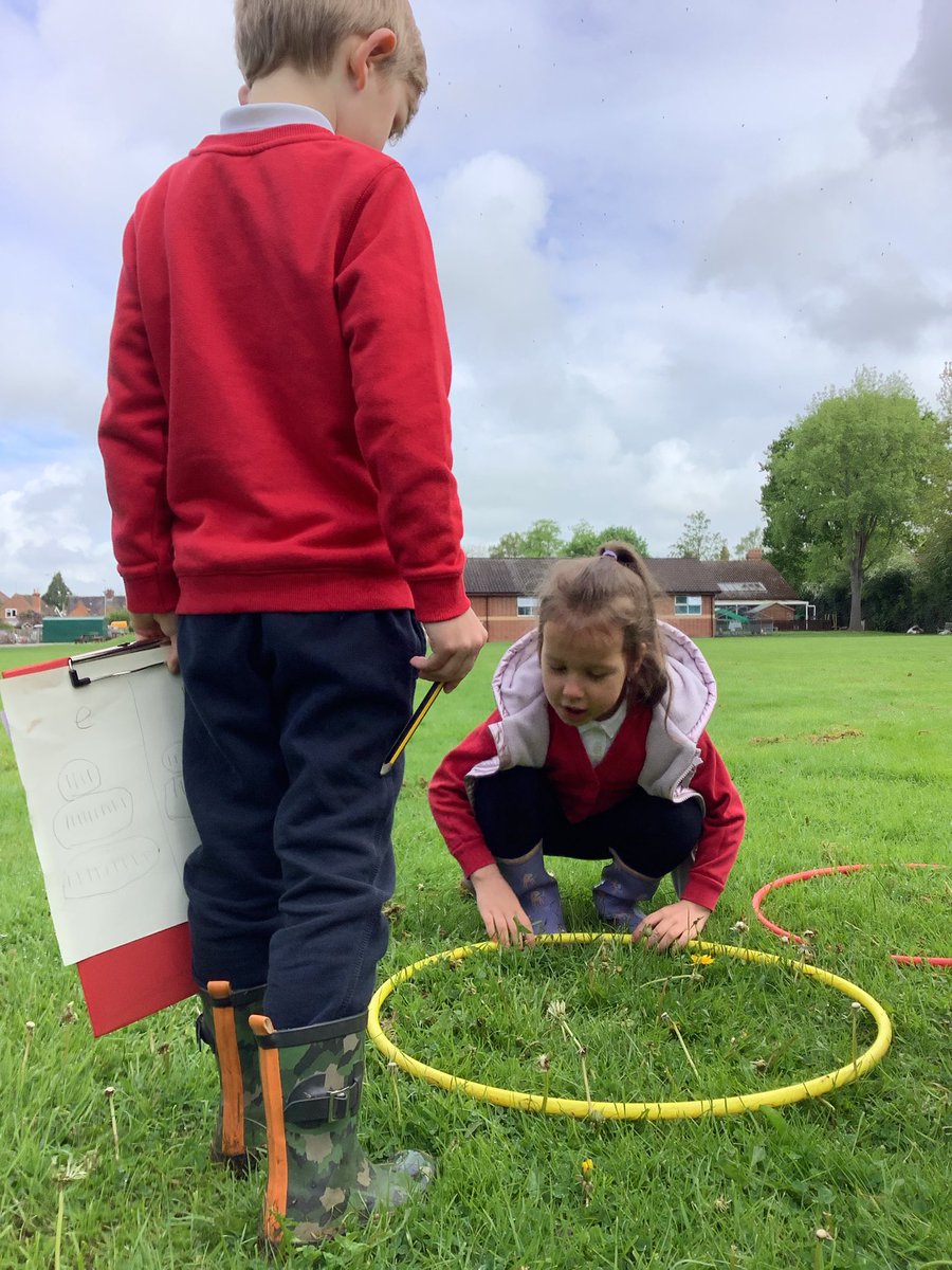 Barfordstpeters's tweet photo. Do wild flowers grow more around the edge of our school field or in the middle?
Today during forest school, Reception carried out a brilliant science investigation, observing, counting, collaborating and decision making. #bspEYFS #bspScience https://t.co/cw7cxKt0lg