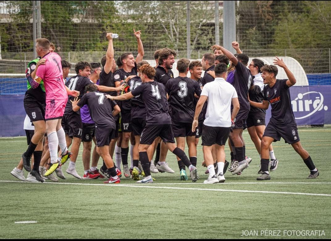 CEConstancia's tweet photo. 🅰🅻🅴🅶🆁🅸🅰: Sentiment agradable de plaer produït per un fet favorable o per l'obtenció d'una cosa que es desitjava. 🤍🖤

📸 @joanperezfoto 👍

#ConstànciaiHonor
#CentAnysEnBlanciNegre https://t.co/JsJUrbpBRw