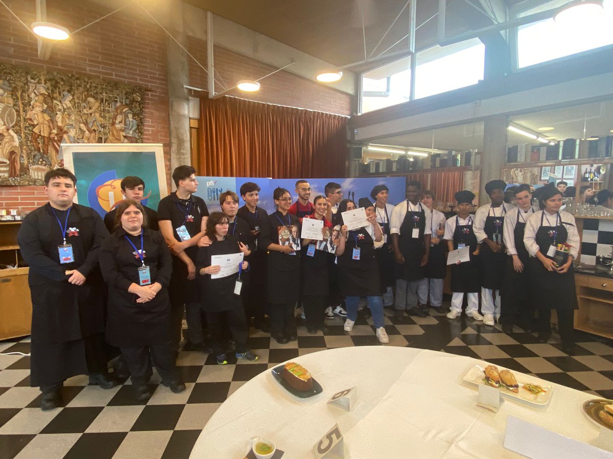 pfi_edu's tweet photo. 📣Ja tenim els guanyadors de la 8a Mostra Concurs Gastronòmic #pfiCAT d' @educaciocat
En la categoria de sala i serveis:
1. Ins Ramon Coll i Rodés (PTT Lloret Mar)
2. Ins FP Sant Cugat (PTT Sant Cugat del Vallès)
3. Ins Gaudí (PTT Reus)😍😍
@CABK_Dualiza
@fpcatalunya @catFPx https://t.co/nlMuF3nJ3m