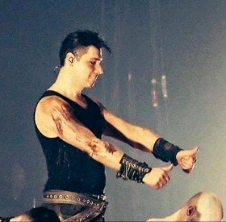 HAPPY BIRTHDAY TO CHRISTOPH SCHNEIDER MY BABYGIRL !!!  