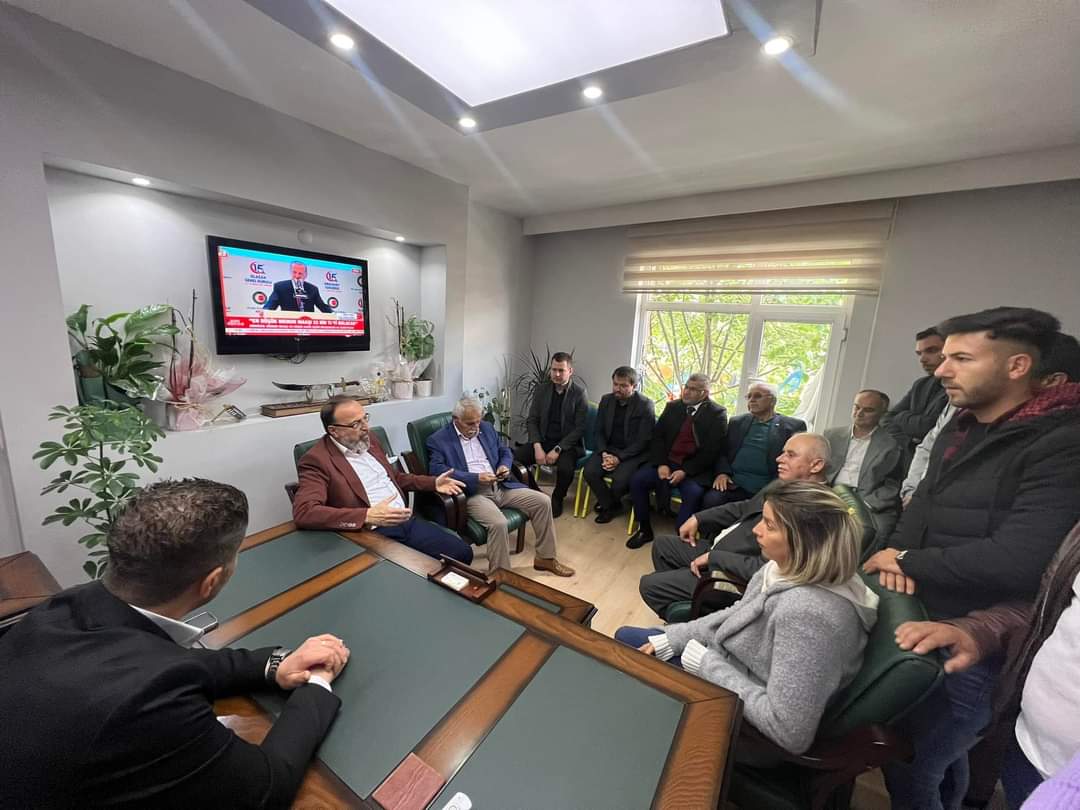 akkadintekirdag's tweet photo. 📍#Saray

Milletvekilimiz @MustafaYel59,İl Kadın Kolları Başkanımız @nihalerdogan19  ile birlikte Saray ilçe Başkanımız  @ertaninanc,İlçe Kadın Kolları Başkanımız Neziha Çelik ve yönetim kurulu üyelerini ziyaret ederek 14 Mayıs genel seçimleri için değerlendirmelerde bulunduk.. https://t.co/NVrTL9beKP