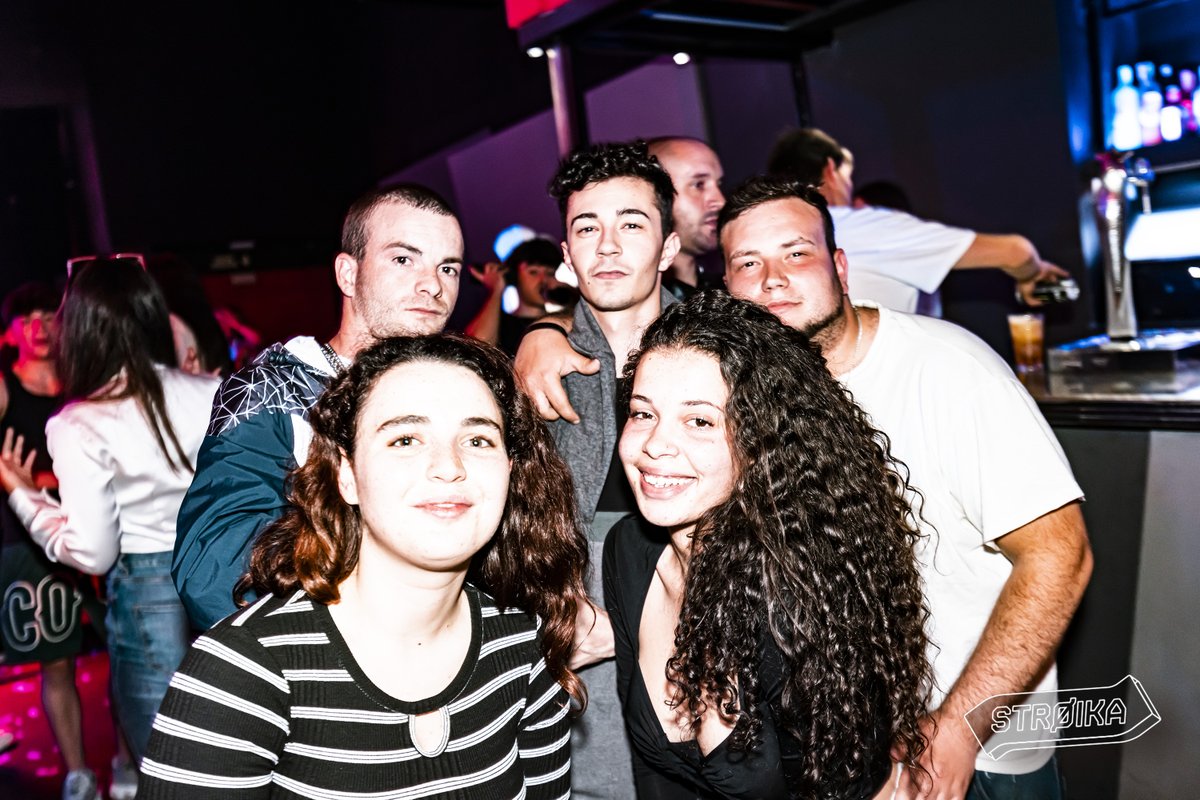 salastroika (@salastroika) on Twitter photo Quin cap de setmana vam passar. Vam incendiar la sala i vam gaudir com mai 🔥 Però pareu molta atenció, perquè demà la liarem de nou, amb Buff Bay + Trashtalk. Esteu preparats?🎶
Ja podeu fer llista o agafar les vostres entrades🎫 fourvenues.com/ca/stroika
📷 <a href="/alexbelza/">alex belza</a> Quin cap de setmana vam passar. Vam incendiar la sala i vam gaudir com mai 🔥 Però pareu molta atenció, perquè demà la liarem de nou, amb Buff Bay + Trashtalk. Esteu preparats?🎶
Ja podeu fer llista o agafar les vostres entrades🎫 fourvenues.com/ca/stroika
📷 <a href="/alexbelza/">alex belza</a>