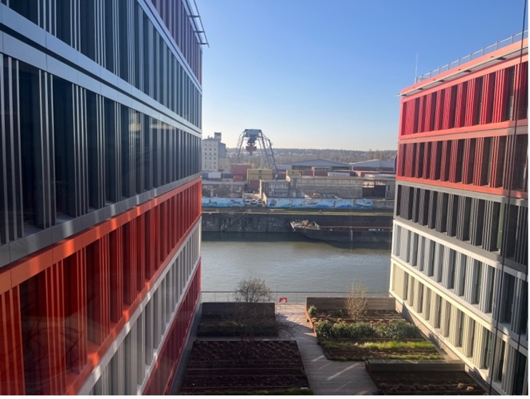 Wir haben uns von der Villa in Frankfurt verabschiedet und sind ins "The Docks" im Herzen der Stadt umgezogen. 🏙️
Wir sind gespannt auf das neue Kapitel! 🥳

Blogartikel gibt´s hier: bbht.de/blog/umzug-in-…

#BBHT #FrankfurtAmMain #Umzug #TheDocks #NeuesKapitel