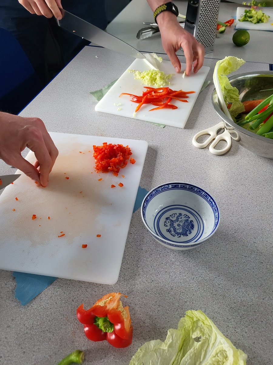 Cracking knife skills from SCITT Primary trainees today. Summer rolls ahoy @SNSCITT
