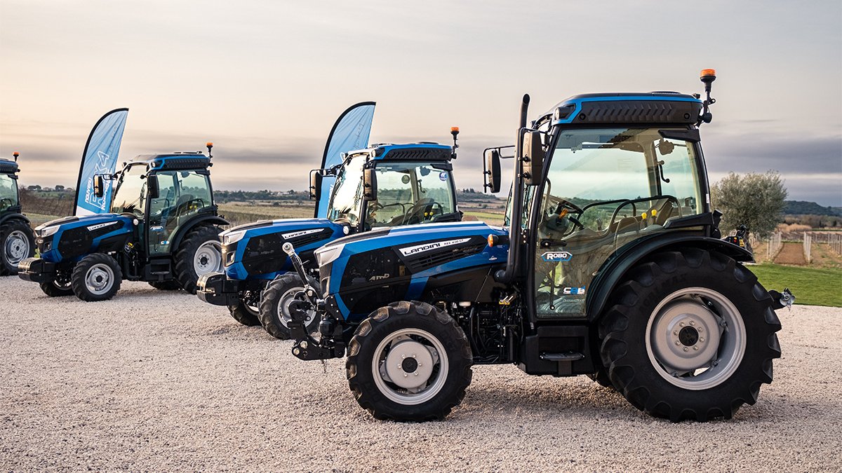 ArgoTractors's tweet photo. Al via in Francia, Spagna e poi in Italia le dimostrazioni in campo con il #Landini #REX4 RoboShift per far conoscere a tutti il funzionamento e della nuova trasmissione robotizzata e tutte le altre #soluzionidigitali e #innovazioni introdotte nella gamma. https://t.co/eWAeODZPTy