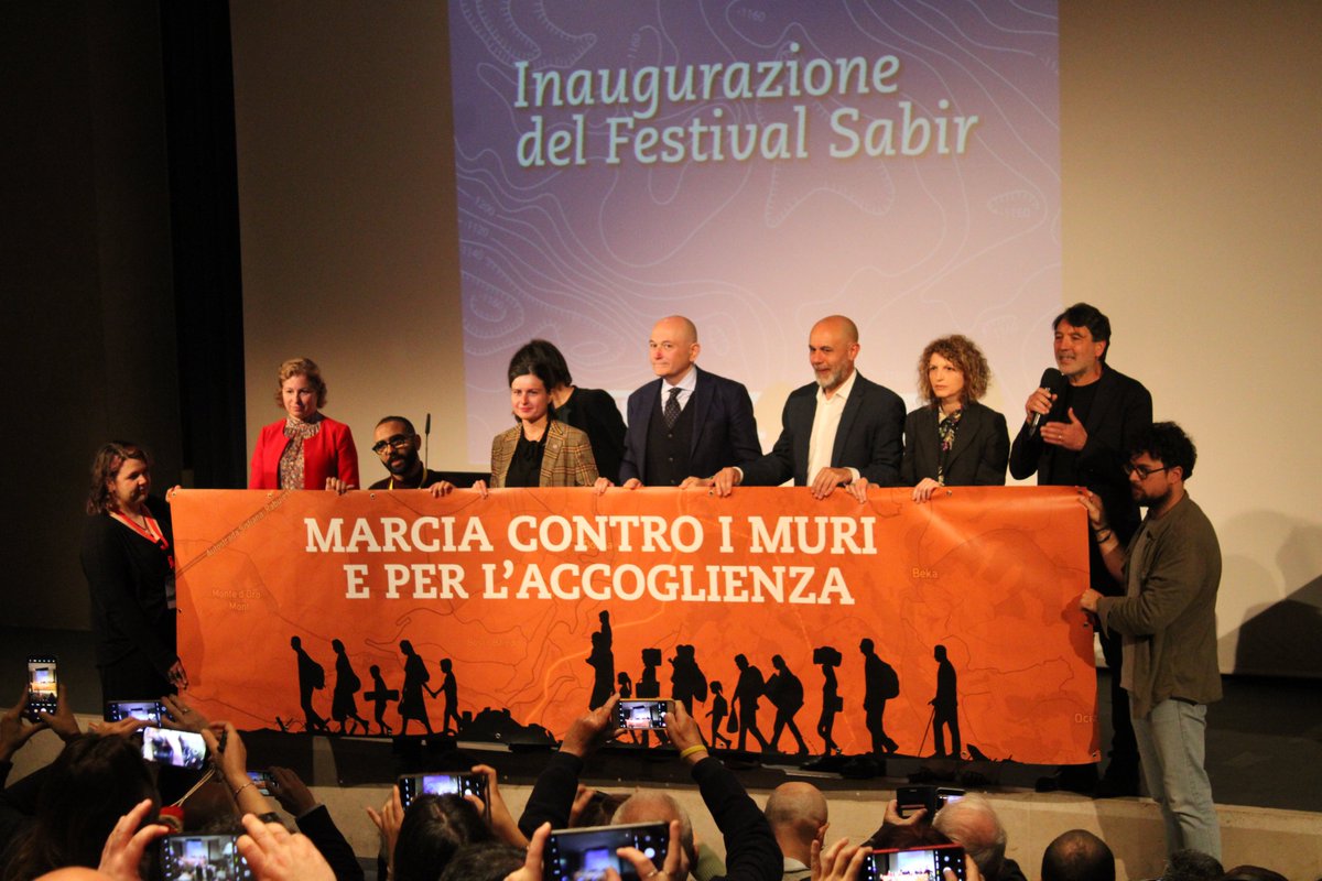 In tantissime e tantissimi all'inaugurazione del #FestivalSabir! Quest'anno il #FestivalSabir è dedicato a Omar Neffati, nostro amico e portavoce del Movimento Italiani senza cittadinanza, scomparso prematuramente a gennaio.
festivalsabir.it