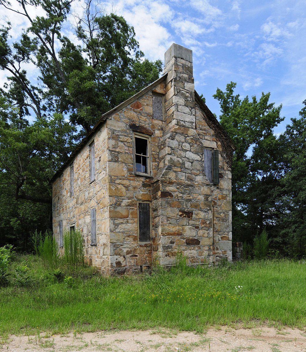 AxeHaft's tweet photo. Old Stone House is a historic home located near Winnsboro, Fairfield County, South Carolina. It was built in 1784.
#buildwithstone It will last generations! https://t.co/7i91NyQDkP