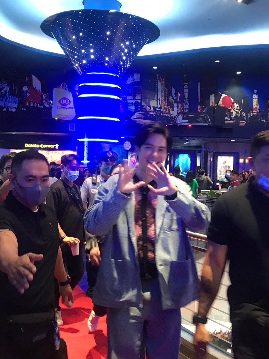 TeamJoshuaHK's tweet photo. Thank You Guys @JoshuaGarciaFP! Congrats Juswa @iamjoshuagarcia  🤗😍💙

#AMKNMSRedCarpetLIVE 
#MamaSusanOnPrimeVideo https://t.co/eTYXEGxh5J